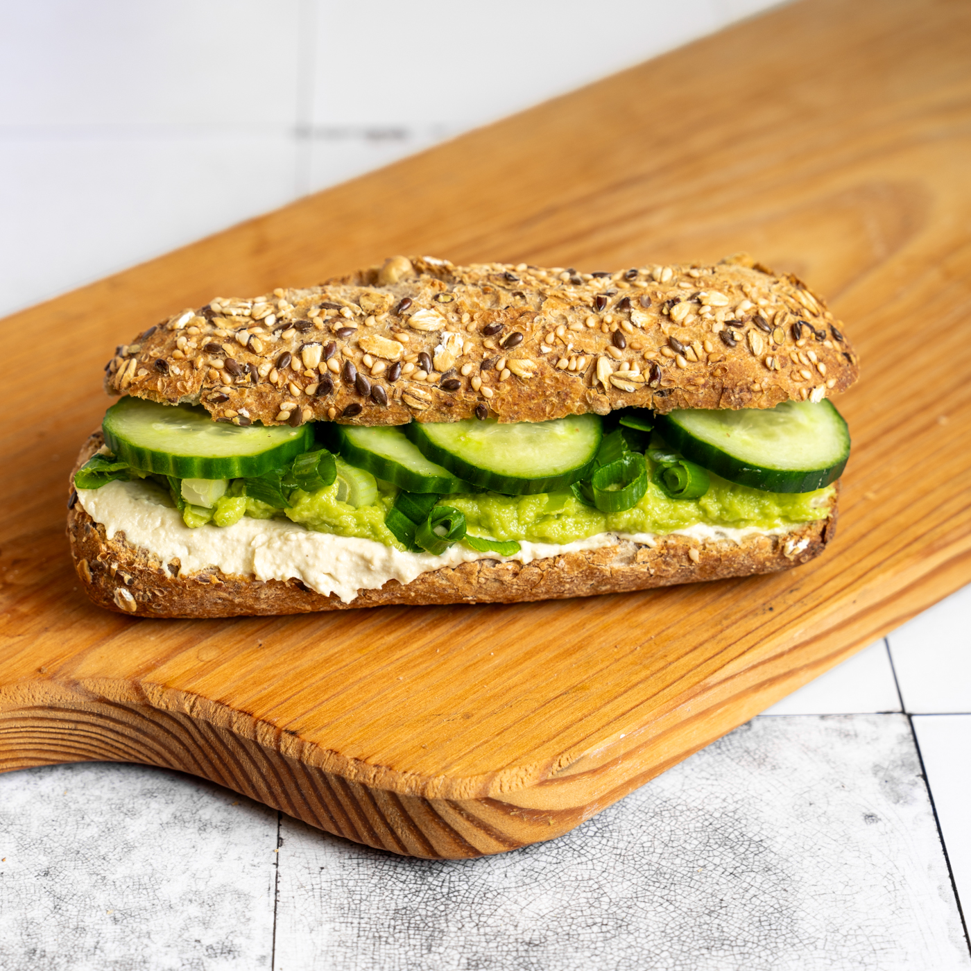 Broodje Avocado Houmous